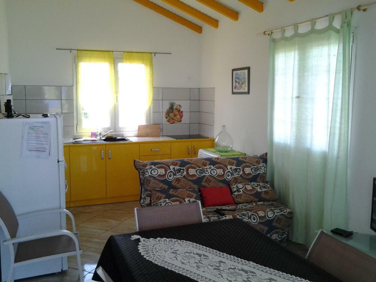 Planete Bleue Habitation Mes Desirs Villa Beaurenom ภายนอก รูปภาพ